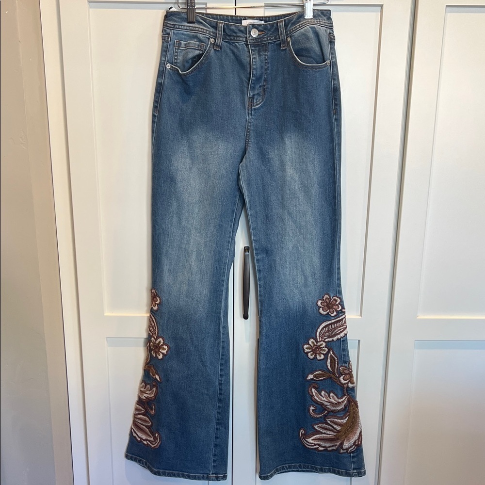 Forever 21 Blue Flare Jeans with Floral Embroidery Size 27